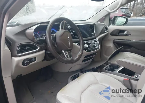 2017 Chrysler Pacifica Touring-L Plus z USA, uszkodzony, nr VIN 2C4RC1EG4HR533397